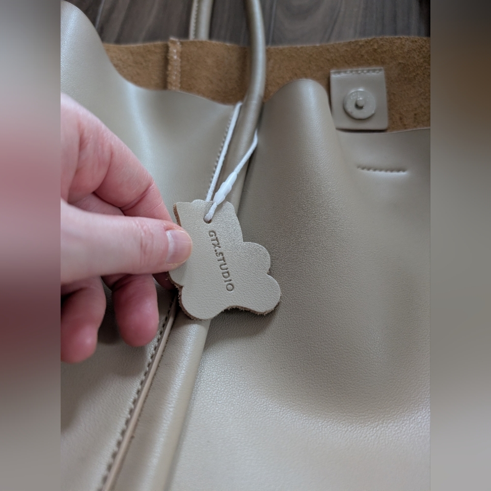 EUC Stone / Bone Beige Leather Tote Bag From GTX Studio - Picture 2 of 5